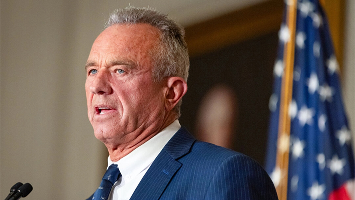 El candidato presidencial Robert F. Kennedy Jr. habla en la biblioteca Nixon en Yorba Linda, California, el 12 de junio de 2024. John Fredricks/The Epoch Times
