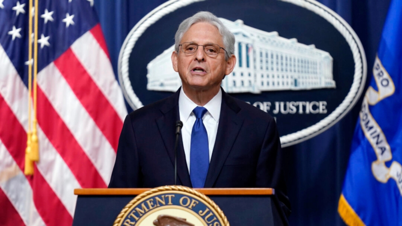 El fiscal general Merrick Garland habla en el Departamento de Justicia en Washington el 11 de agosto de 2023. El 23 de agosto de 2024, Garland anunció una demanda antimonopolio contra la empresa RealPage. (Stephanie Scarbrough/Foto AP)
