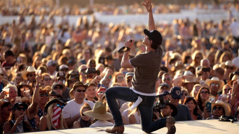 Granger Smith actúa en el escenario del Stagecoach Country Music Festival en Empire Polo Field en Indio, California, en abril de 2018. Jason Kempin/Getty Images