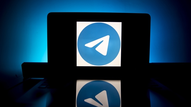 Fotografía de archivo del logo de la aplicación de mensajería Telegram. (EFE/ Ian Langsdon)