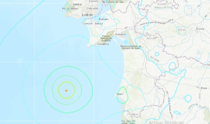 Mapa del epicentro del sismo en la costa de Portugal el 26 de agosto de 2014 (USGS)