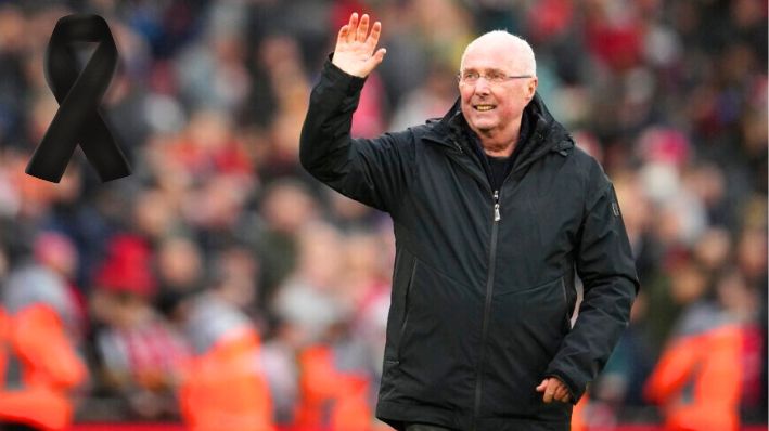 El ex-entrenador de Inglaterra Sven-Goran Eriksson saluda a la multitud después de un partido de fútbol de exhibición entre Liverpool Legends y Ajax Legends en el estadio Anfield en Liverpool, Inglaterra, el 23 de marzo de 2024. (Jon Super/AP Photo)