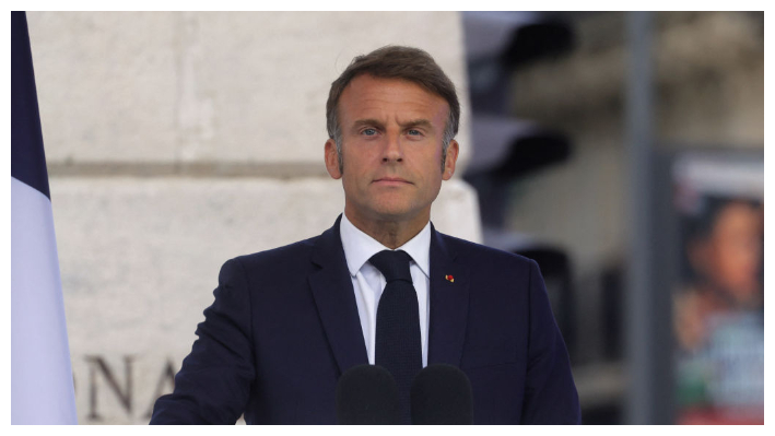 El presidente francés, Emmanuel Macron, pronuncia un discurso durante una ceremonia conmemorativa del 80 aniversario de la Liberación de París junto a la plaza Denfert Rochereau, en París, el 25 de agosto de 2024. (Teresa Suarez / POOL / AFP vía Getty Images)