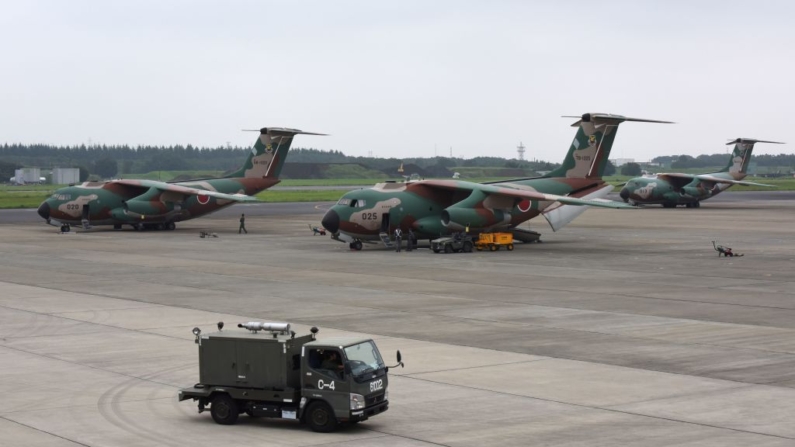 Esta foto tomada el 7 de septiembre de 2017 muestra aviones de transporte militar Kawasaki C-1 en la Base Aérea de Iruma, una base de la Fuerza de Autodefensa Aérea de Japón (JASDF) ubicada en la ciudad de Sayama, prefectura de Saitama. (Kazuhiro Nogi/AFP vía Getty Images)