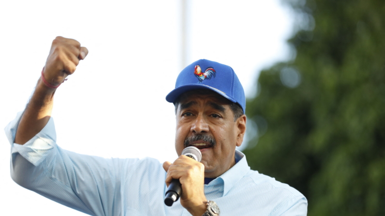 El presidente de Venezuela, Nicolás Maduro, habla durante un mitin para defender la victoria reclamada en las elecciones presidenciales en Caracas el 17 de agosto de 2024.(STRINGER/AFP via Getty Images)