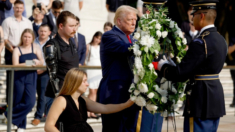 Familiares de soldados caídos defienden a Trump tras su visita al cementerio de Arlington