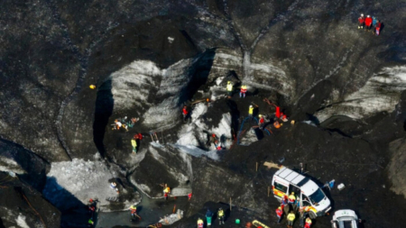 Policía islandesa cancela búsqueda en cueva de hielo donde murió un hombre: No hay desaparecidos