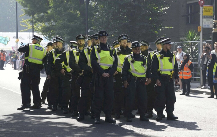 Agentes de policía en el desfile del Día del Niño, parte de la celebración del Carnaval de Notting Hill, en el oeste de Londres, el 25 de agosto de 2024. (Jeff Moore/PA)