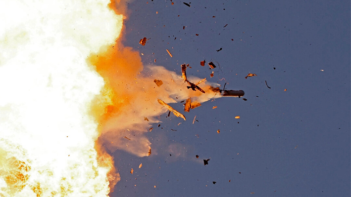 Un UAV de Hezbolá interceptado por las fuerzas aéreas israelíes sobre el norte de Israel el 25 de agosto de 2024. (Jalaa Marey/AFP vía Getty Images)
