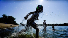 Semana de clima salvaje en EE.UU.: Ola de calor, tormenta tropical, deslaves, inundaciones y nieve