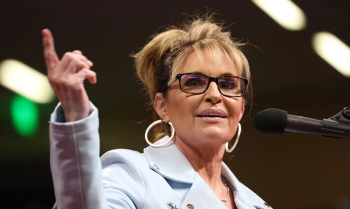 La exgobernadora de Alaska, Sarah Palin, habla durante un mitin de "Salvemos a Estados Unidos" en el Alaska Airlines Center en Anchorage, Alaska, el 9 de julio de 2022. (Justin Sullivan/Getty Images)