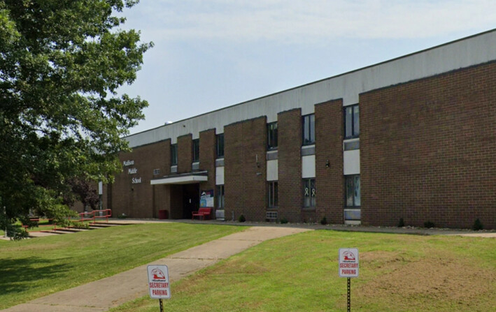 La escuela secundaria Madison en Virginia Occidental, en julio de 2021. (Google Maps/Captura de pantalla a través de The Epoch Times)