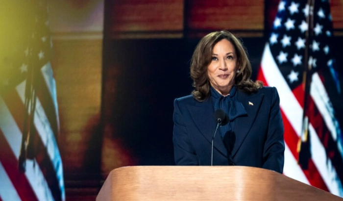 La vicepresidenta y candidata presidencial demócrata Kamala Harris habla durante el último día de la Convención Nacional Demócrata en Chicago el 22 de agosto de 2024. (Madalina Vasiliu/The Epoch Times)