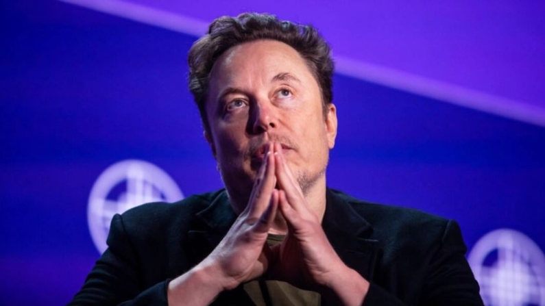 Elon Musk habla en una conferencia sobre IA en Beverly Hills, California, el 6 de mayo de 2024. (Apu Gomes/Getty Images)