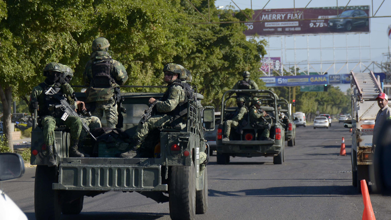 Imagen de archivo de miembros del Ejército mexicano patrullando en la ciudad de Culiacán, estado de Sinaloa, México. (EFE/ Juan Carlos Cruz)