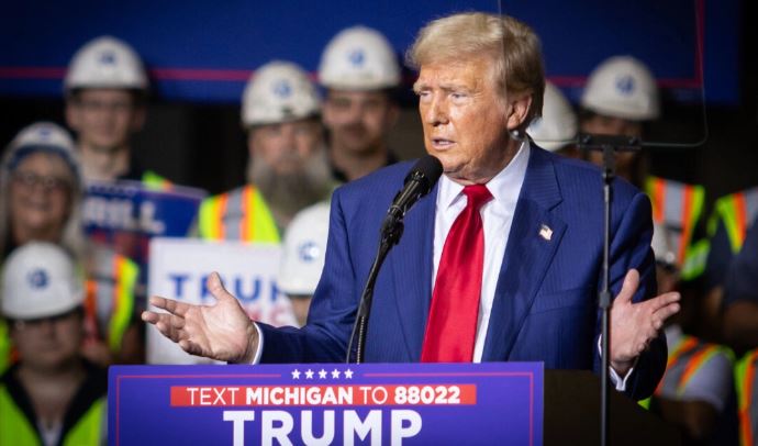 El expresidente y candidato presidencial para 2024, Donald Trump, habla en Potterville, Michigan, el 29 de agosto de 2024. (John Fredricks/The Epoch Times)