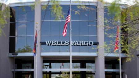 Hallan muerta en su cubículo a empleada de Wells Fargo