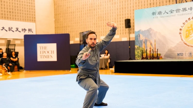 Chris Chappell participa en la ronda preliminar de la Competencia Internacional de Artes Marciales Tradicionales Chinas de NTD en Waldick, Nueva Jersey, el 31 de agosto de 2024. (Larry Dye/The Epoch Times)
