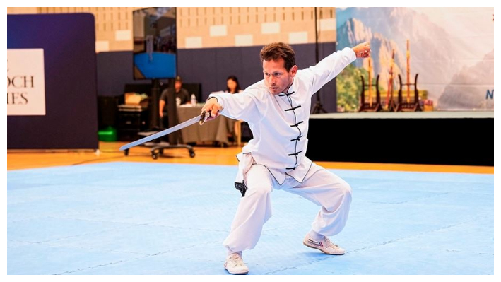 Mauricio Pinzón participa en la ronda preliminar del NTD International Traditional Chinese Martial Arts Competition (Concurso Internacional de Artes Marciales Tradicionales Chinas de NTD), en Waldick, Nueva Jersey, el 31 de agosto de 2024. (Larry Dye/The Epoch Times)