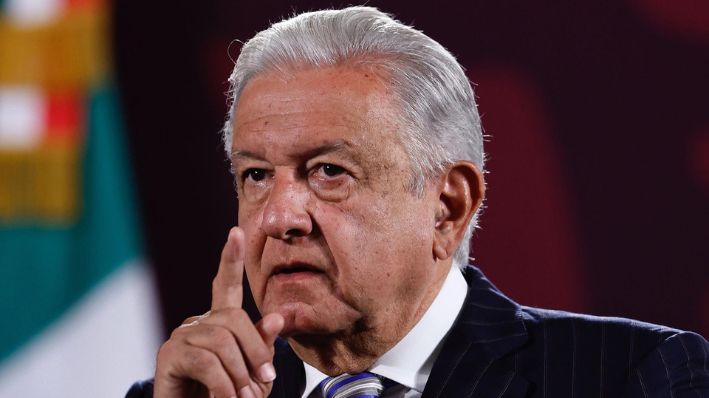 El presidente de México, Andrés Manuel López Obrador, habla durante su rueda de prensa matutina en Palacio Nacional en Ciudad de México, México, el 2 de septiembre de 2024. (EFE/ Sáshenka Gutiérrez)
