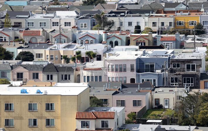 Filas de casas en el distrito Sunset de San Francisco, el 20 de febrero de 2023. (Justin Sullivan/Getty Images)