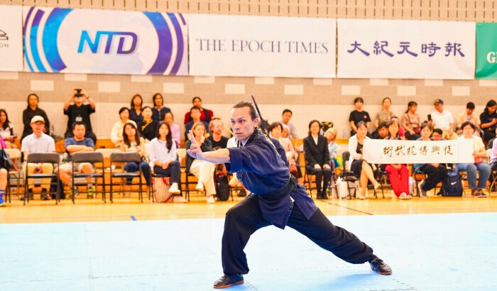 Eike Opfermann participa en la final de la Competencia Internacional de Artes Marciales Tradicionales Chinas NTD en Waldick, Nueva Jersey, el 2 de septiembre de 2024. (Larry Dye/The Epoch Times)