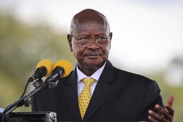 El presidente ugandés, Yoweri Museveni, habla durante la ceremonia de investidura de su sexto mandato en Kololo Ceremonial Grounds en Kampala, Uganda, el 12 de mayo de 2021. (Badru Katumba/ AFP vía Getty Images)