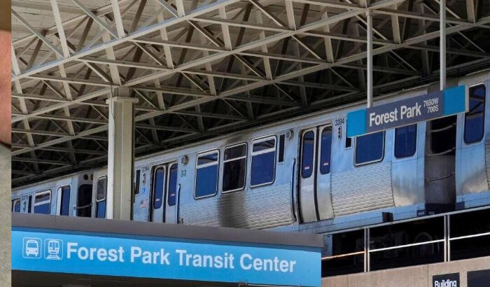 Un tren de la Línea Azul de la Autoridad de Tránsito de Chicago espera en la estación de trenes de Forest Park, Illinois, para el viaje hacia el este hasta el centro de Chicago en Forest Park, Illinois, el 3 de septiembre de 2024. (Charles Rex Arbogast/AP Photo)