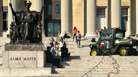 Detienen participantes de un mitin pro-Palestina frente a la Universidad de Columbia