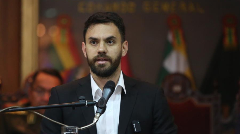 Fotografía de archivo del 3 de julio de 2024 del ministro de Gobierno de Bolivia, Eduardo del Castillo, en una rueda de prensa en La Paz (Bolivia). EFE/ Luis Gandarillas