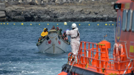 Rescatan a 20 migrantes dominicanos de embarcación que se hundía en Atlántico