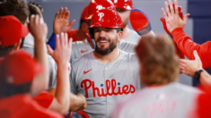 Kyle Schwarber hace historia en la MLB con su 13° jonrón como mejor bateador de la temporada