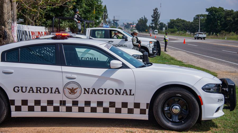 Fotografía de archivo donde se observa a elementos de la Guardia Nacional en un reten instalados en el municipio de Frontera Comalapa, en el estado de Chiapas (México). EFE/Carlos López