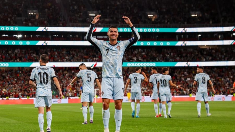 Cristiano Ronaldo de Portugal celebra el segundo gol de su equipo durante el partido del Grupo A1 de la Liga A de la UEFA Nations League 2024/25 entre Portugal y Croacia en el Estadio do Sport Lisboa e Benfica el 5 de septiembre de 2024 en Lisboa, Portugal. EFE/EPA/Jose Sena Goulao 