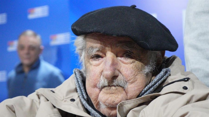 Fotografía del 27 de agosto de 2024 del expresidente de Uruguay José Mujica (2010-2015) en una reunión en Montevideo (Uruguay). EFE/ Sofía Torres