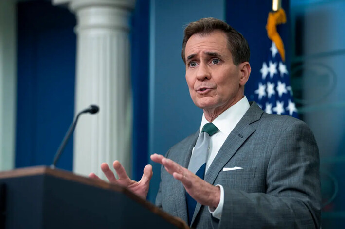 John Kirby, coordinador de comunicaciones estratégicas del Consejo de Seguridad Nacional, habla con los medios durante una conferencia de prensa en la Casa Blanca, en Washington, el 15 de abril de 2024. (Madalina Vasiliu/The Epoch Times)