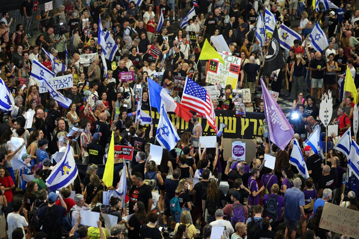 Manifestantes marchan durante una protesta antigubernamental ante la guerra en curso entre Israel y Hamás, en la ciudad costera de Tel Aviv, el 3 de septiembre de 2024. (Jack Guez/AFP/Getty Images)