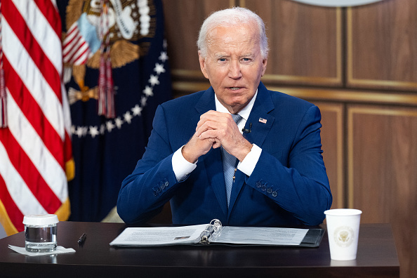 El presidente de EE.UU., Joe Biden, habla en el acto inaugural de la serie de contenidos Invertir en América en el Auditorio South Court de la Casa Blanca, en Washington, DC, el 3 de septiembre de 2024. (SAUL LOEB/AFP vía Getty Images)