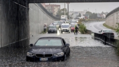 Hombre desaparece arrasado por lluvias torrenciales que inundan Milán al norte de Italia