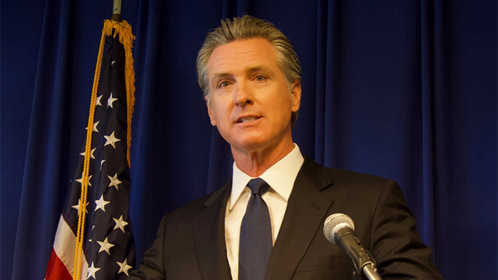 El gobernador de California Gavin Newsom habla en una rueda de prensa en Sacramento, California, el 4 de septiembre de 2024. (Travis Gillmore/The Epoch Times)
