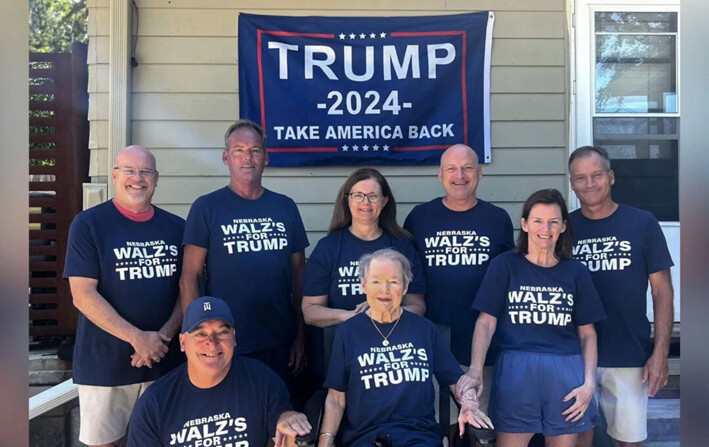 Los familiares del candidato demócrata a la vicepresidencia, Tim Walz, muestran su apoyo al expresidente Donald Trump. (Cortesía de Charles W. Herbster)