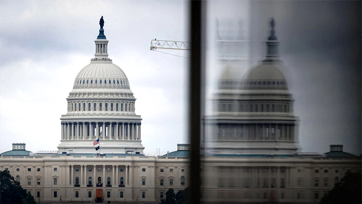 El Capitolio de EE. UU. visto desde el National Mall en Washington el 9 de agosto de 2024. (Aaron Schwartz/Middle East Images/AFP vía Getty Images)
