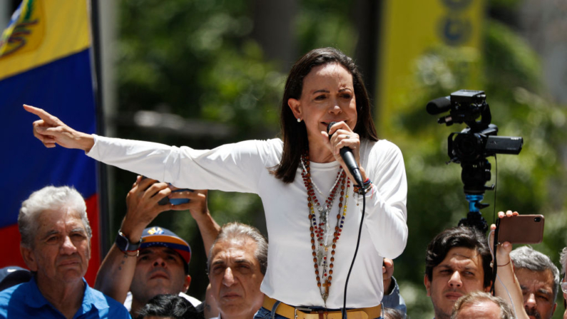 La líder de la oposición venezolana María Corina Machado habla con sus partidarios durante una manifestación en Caracas (Venezuela) el 28 de agosto de 2024. (Pedro Rances Mattey/AFP vía Getty Images)