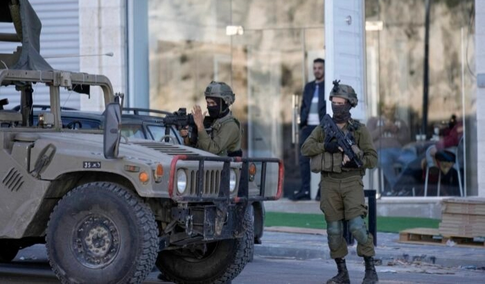 Soldados israelíes operan en el pueblo de Sarra, cerca de la ciudad cisjordana de Nablus, el 12 de marzo de 2023. Majdi (Mohammed/Foto AP)