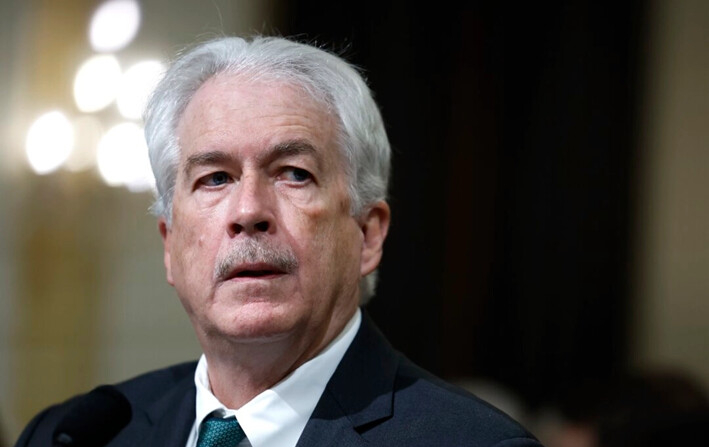 El director de la CIA, William Burns, escucha durante una audiencia con el Comité de Inteligencia de la Cámara de Representantes, en el Capitolio de Estados Unidos, el 12 de marzo de 2024. (Anna Moneymaker/Getty Images)