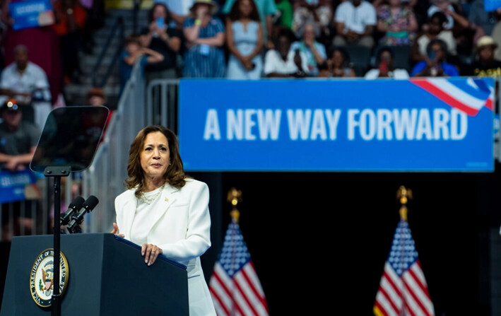 La candidata presidencial demócrata a la vicepresidencia, Kamala Harris, habla en el Enmarket Arena en Savannah, Georgia, el 29 de agosto de 2024. (Madalina Vasiliu/The Epoch Times)