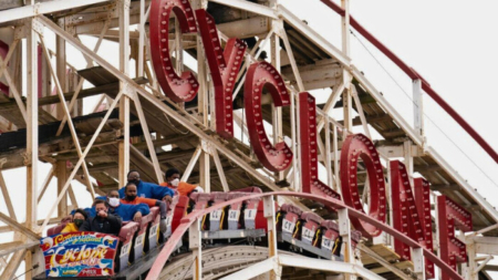 Montaña rusa Cyclone de Coney Island reabre 2 semanas después de un mal funcionamiento