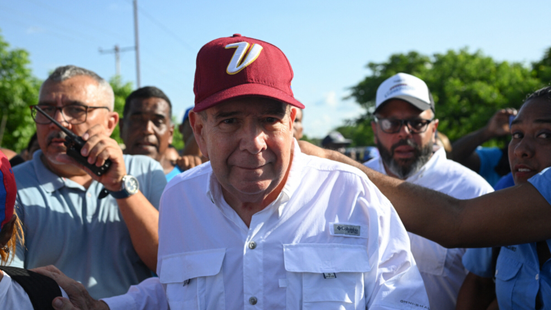 El abanderado de la oposición a la Presidencia de Venezuela, Edmundo González Urrutia, en el estado de Miranda, Venezuela, el 26 de junio de 2024. (Federico Parra/AFP vía Getty Images)