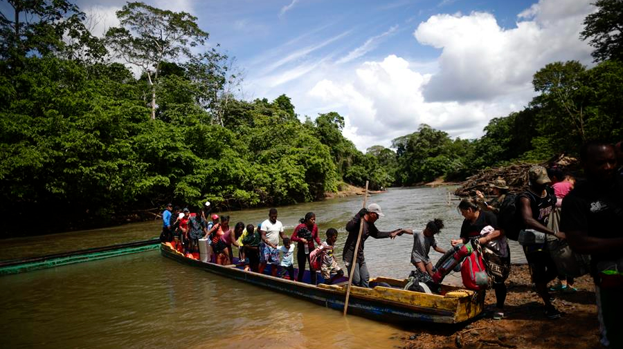 Panamá deporta a 40 migrantes colombianos mediante acuerdo con EE.UU.