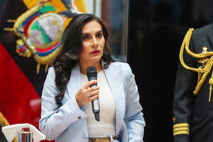 Vicepresidenta de Ecuador busca revertir en la Justicia suspensión impuesta por Gobierno